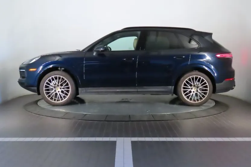 2023 Porsche Cayenne Platinum Edition photo 1