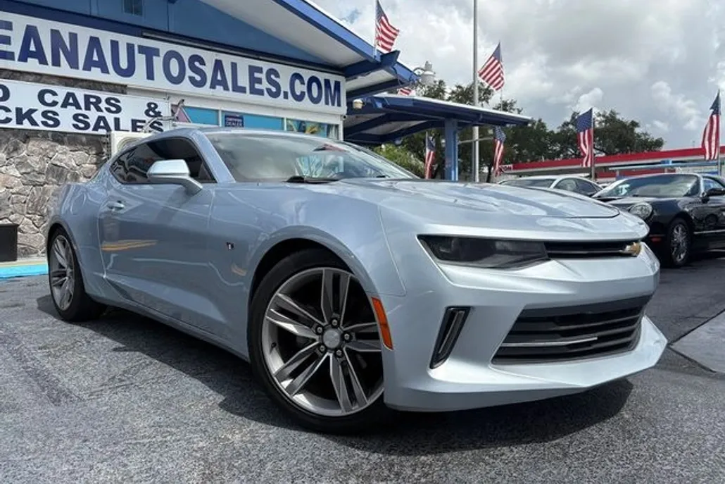 2018 Chevrolet Camaro 1LS 1LT photo 1