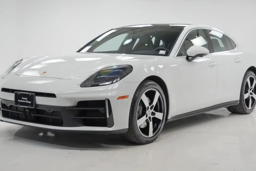 2025 Porsche Panamera 4 photo 1