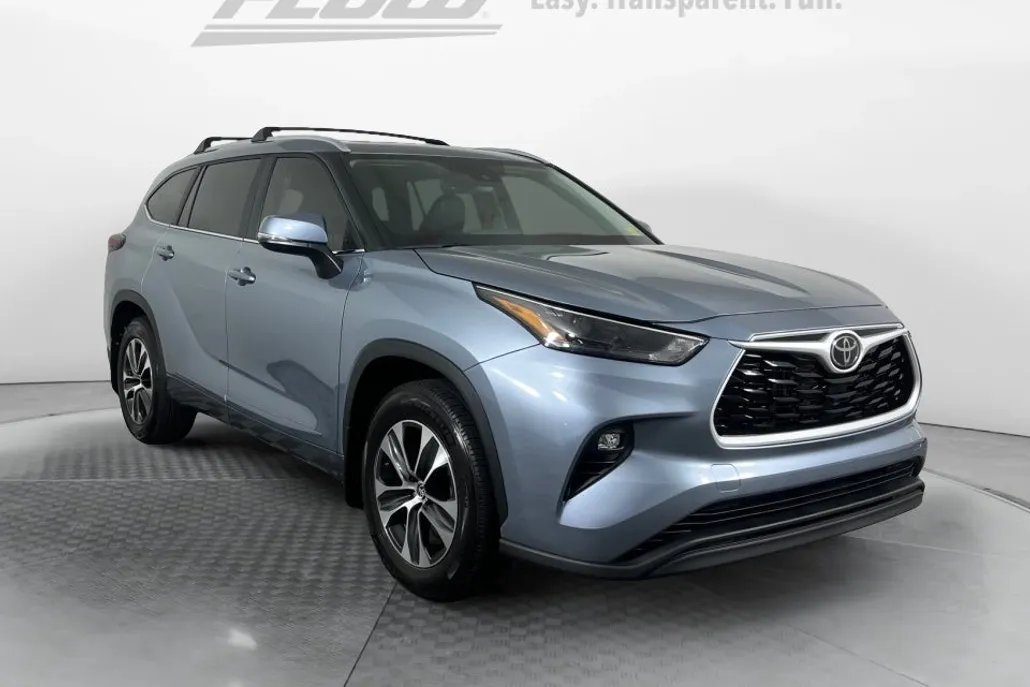 2024 Toyota Highlander XLE photo 1