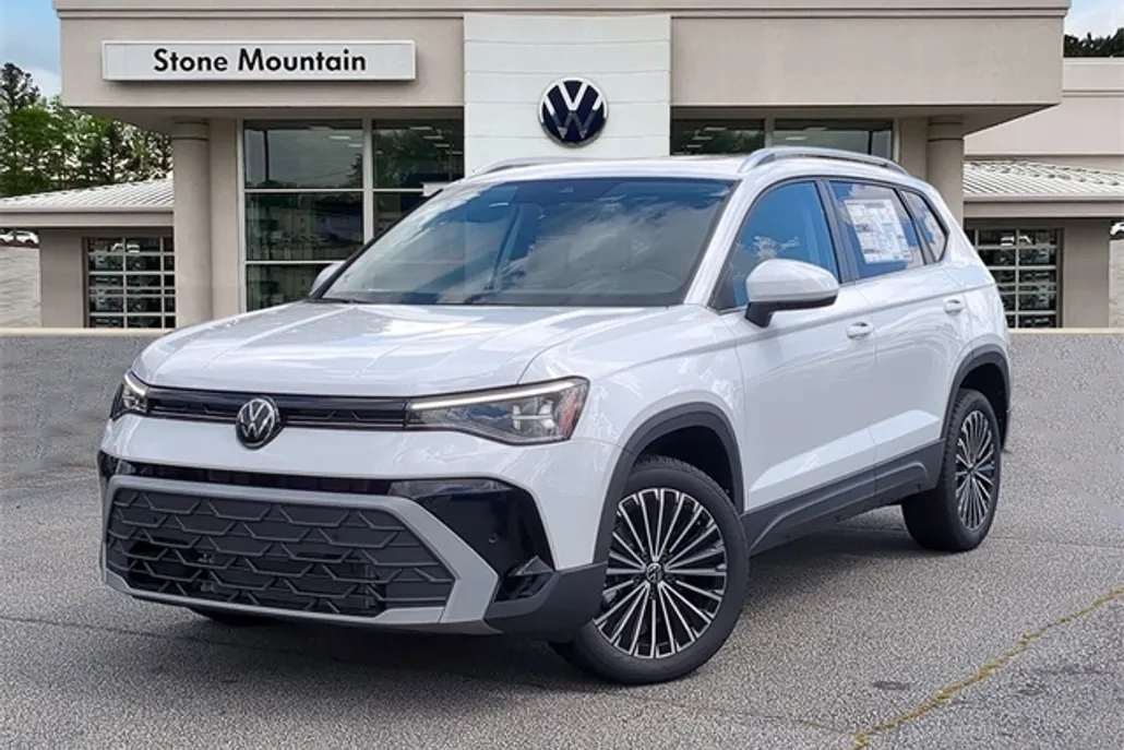 2025 Volkswagen Taos SE photo 1