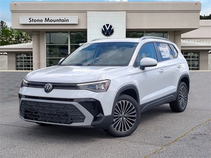 2025 Volkswagen Taos SE photo 1