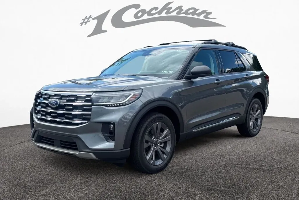2025 Ford Explorer photo 1
