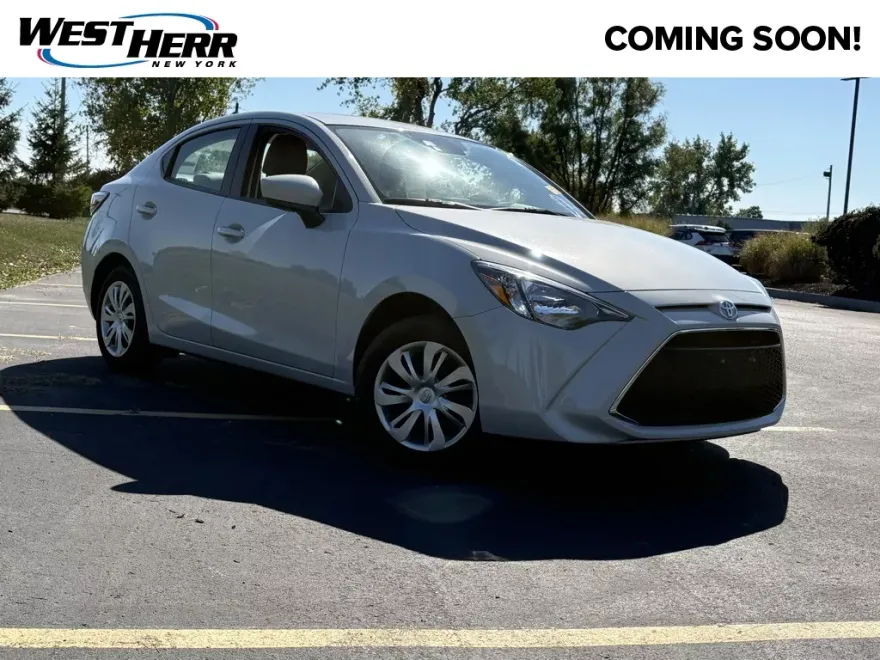 2019 Toyota Yaris L photo 1