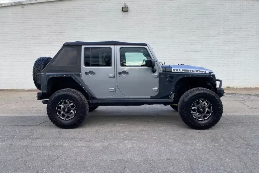 2013 Jeep Wrangler Unlimited Rubicon photo 1