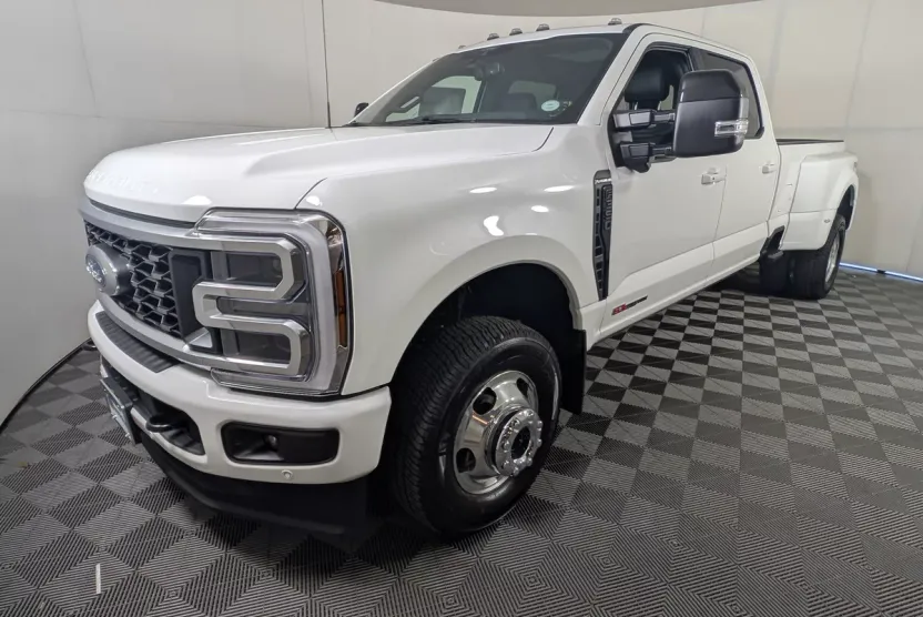 2026 Ford F-350 Platinum photo 1