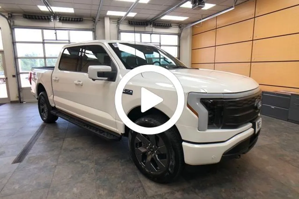 2025 Ford F-150 Lightning Lariat photo 1