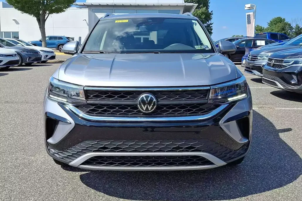 2022 Volkswagen Taos SE photo 1