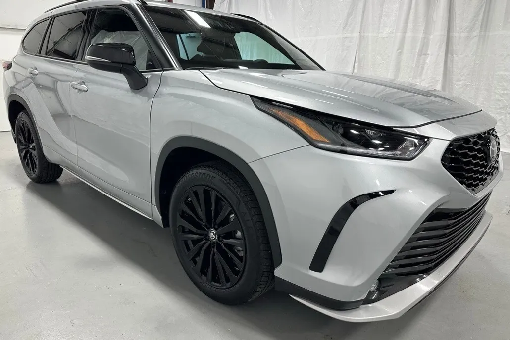 2025 Toyota Highlander XSE photo 1