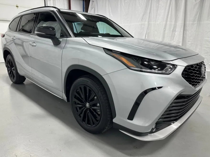 2025 Toyota Highlander XSE photo 1