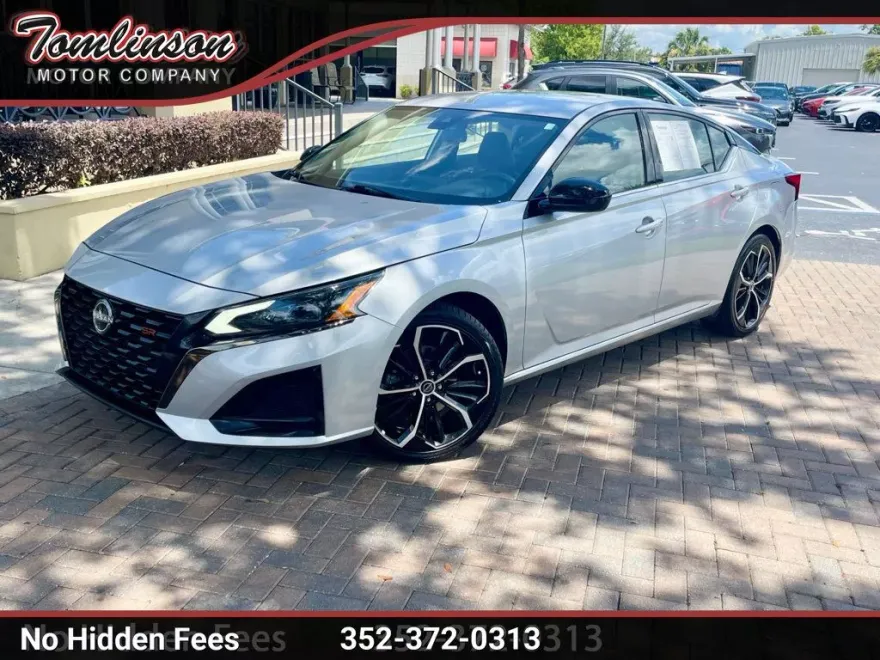 2023 Nissan Altima 2.5 SR photo 1