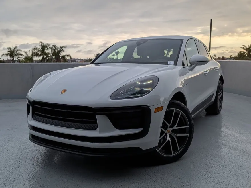 2022 Porsche Macan photo 1