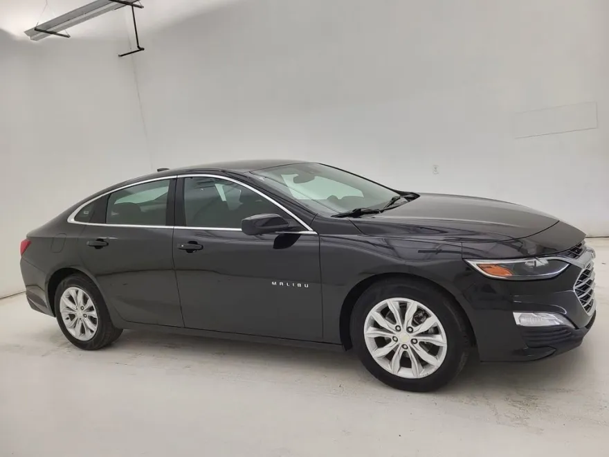 2024 Chevrolet Malibu 1LT photo 1