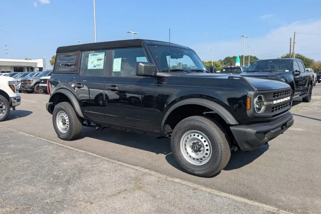 2025 Ford Bronco Base photo 1
