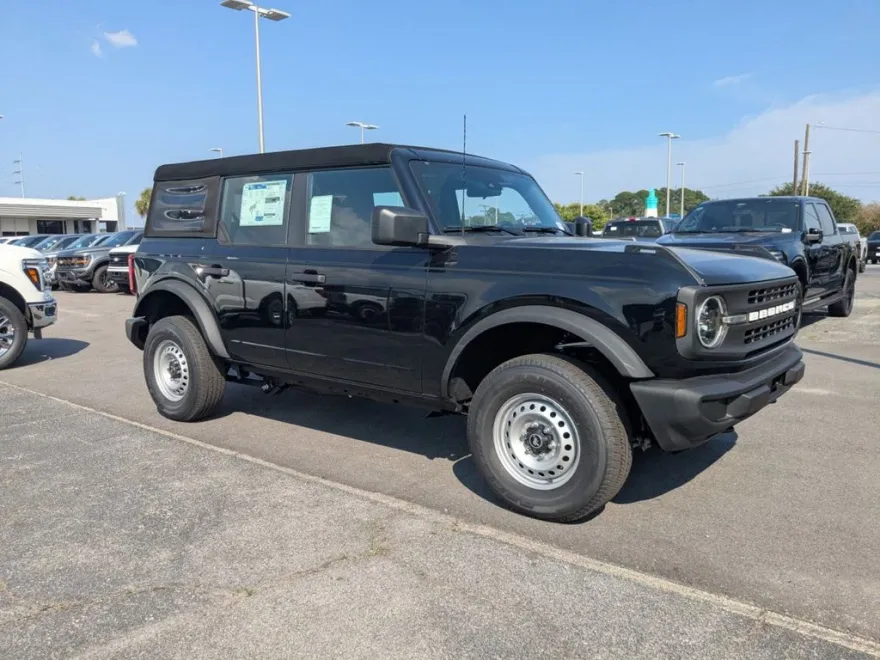 2025 Ford Bronco Base photo 1
