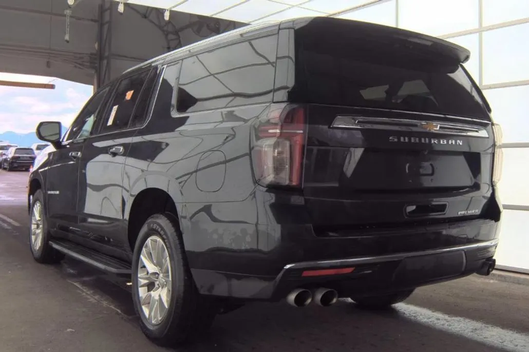 2023 Chevrolet Suburban Premier photo 1