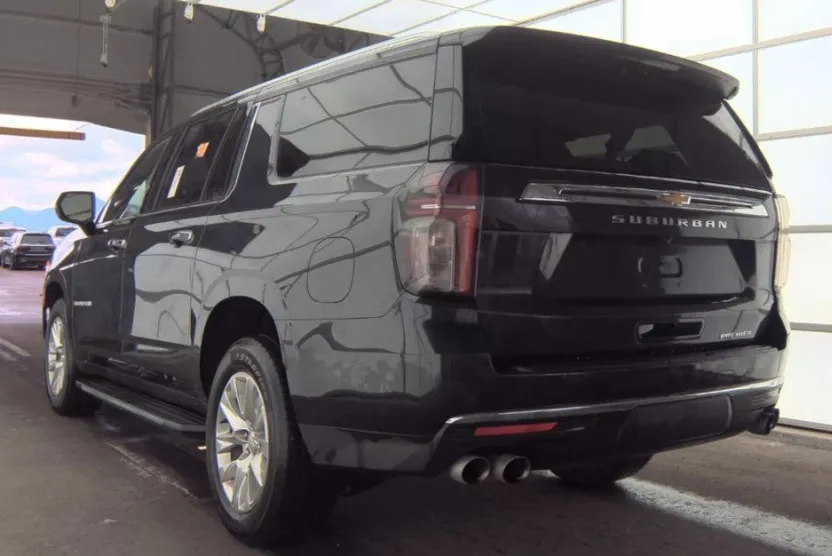 2023 Chevrolet Suburban Premier photo 1