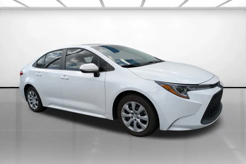 2022 Toyota Corolla LE photo 1