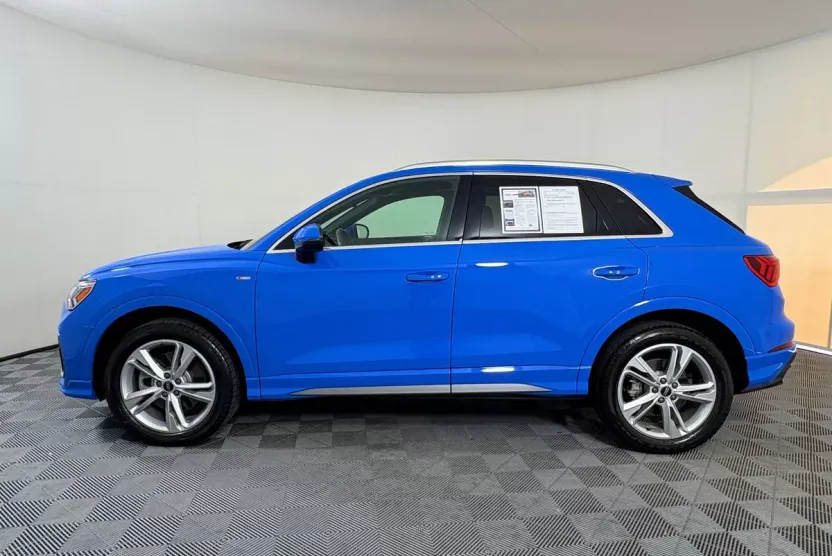 2022 Audi Q3 S line Premium Plus photo 1