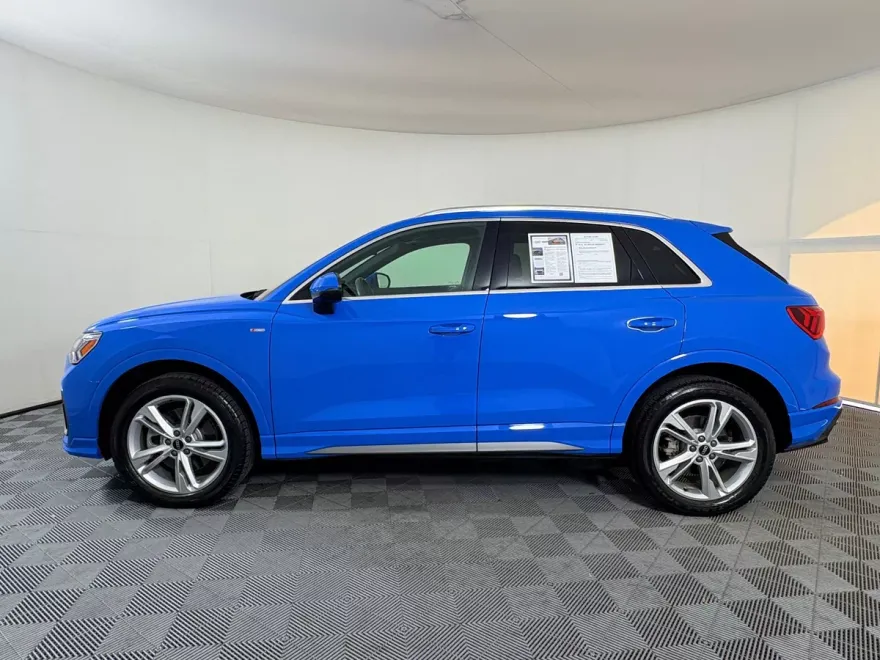 2022 Audi Q3 S line Premium Plus photo 1