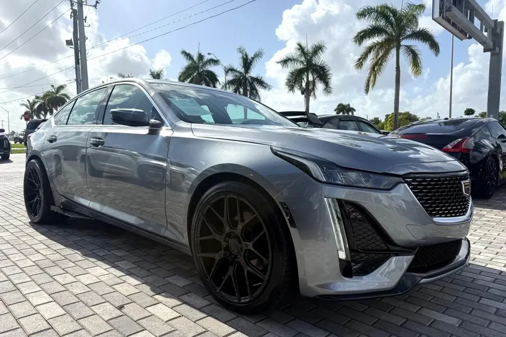 2023 Cadillac CT5 Luxury photo 1