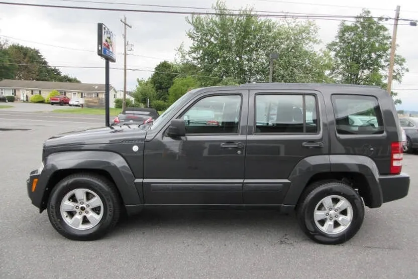 2011 Jeep Liberty Sport photo 1