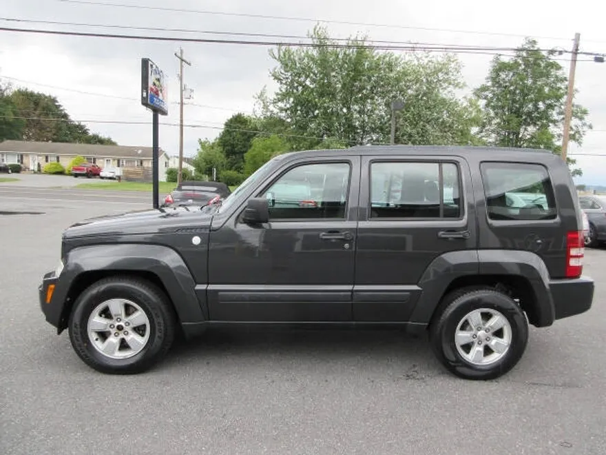 2011 Jeep Liberty Sport photo 1