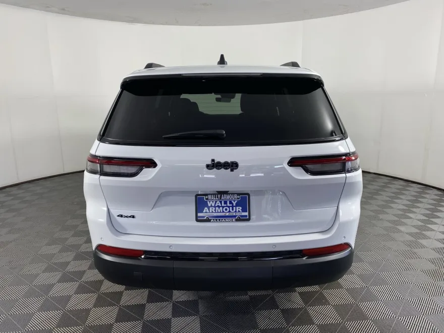 2025 Jeep Grand Cherokee Laredo Altitude photo 1