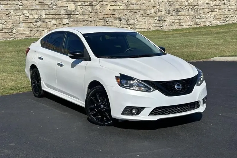 2018 Nissan Sentra SR photo 1