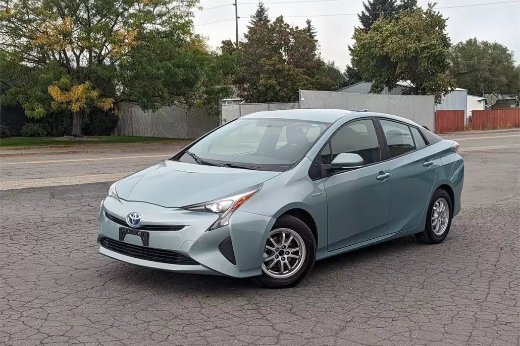 2016 Toyota Prius Two photo 1