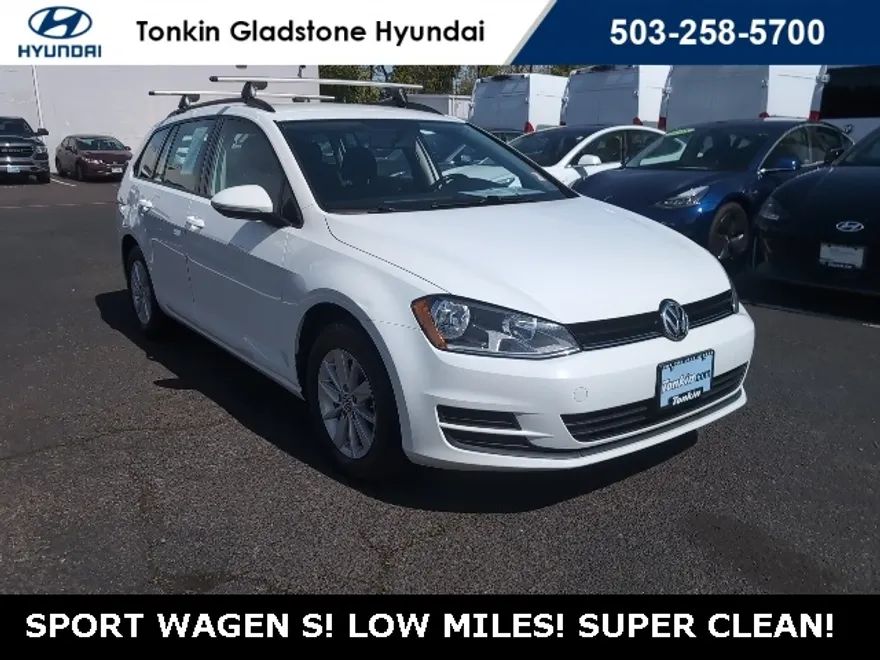 2017 Volkswagen Golf SportWagen S photo 1