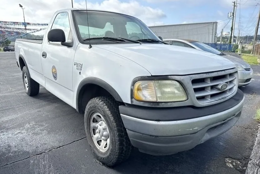 2002 Ford F-150 XL photo 1