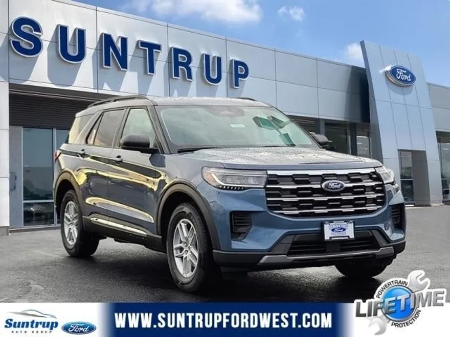 2025 Ford Explorer photo 1