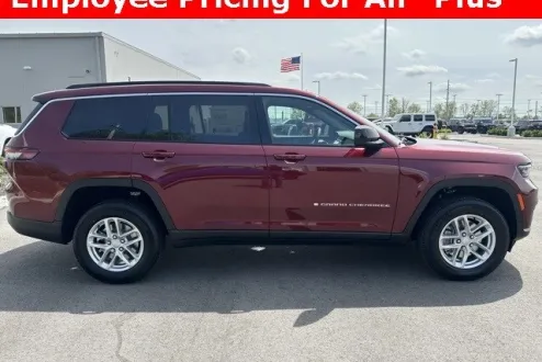 2025 Jeep Grand Cherokee Laredo photo 2
