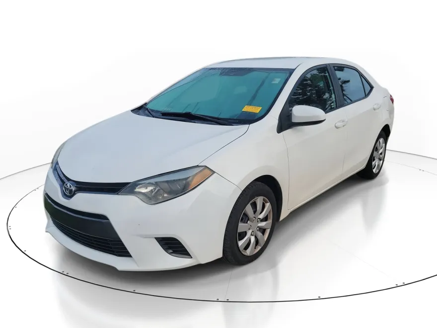 2016 Toyota Corolla LE photo 1