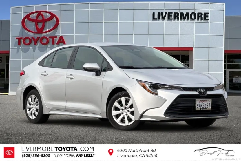 2024 Toyota Corolla LE photo 1