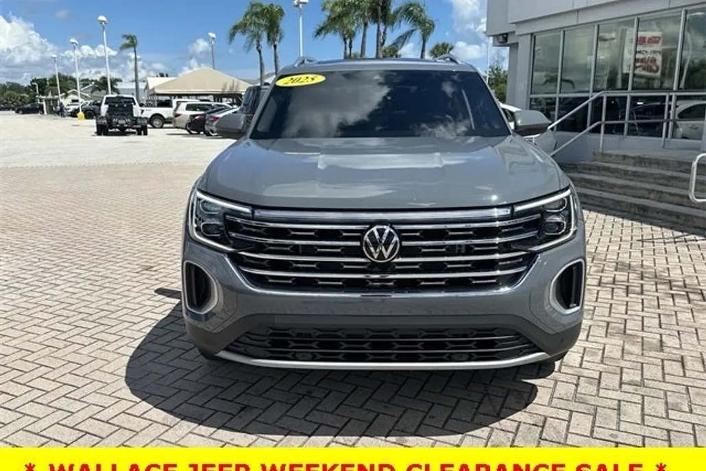 2025 Volkswagen Atlas SEL photo 1