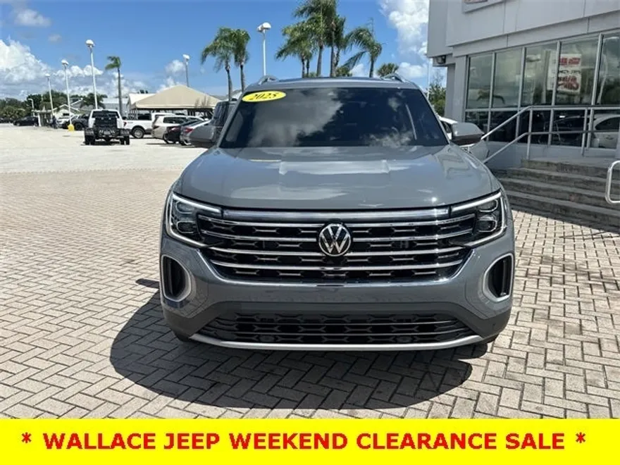 2025 Volkswagen Atlas SEL photo 1