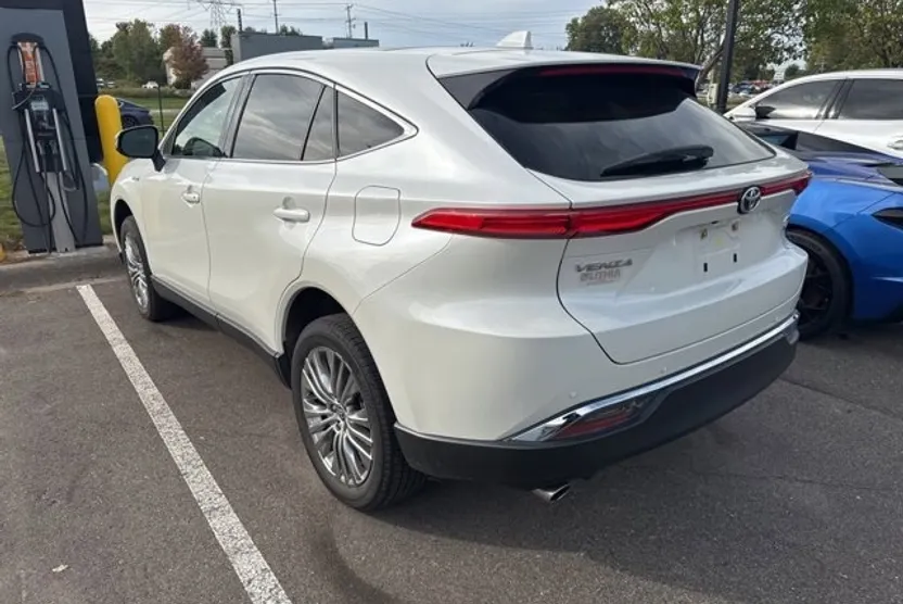 2021 Toyota Venza Limited photo 1