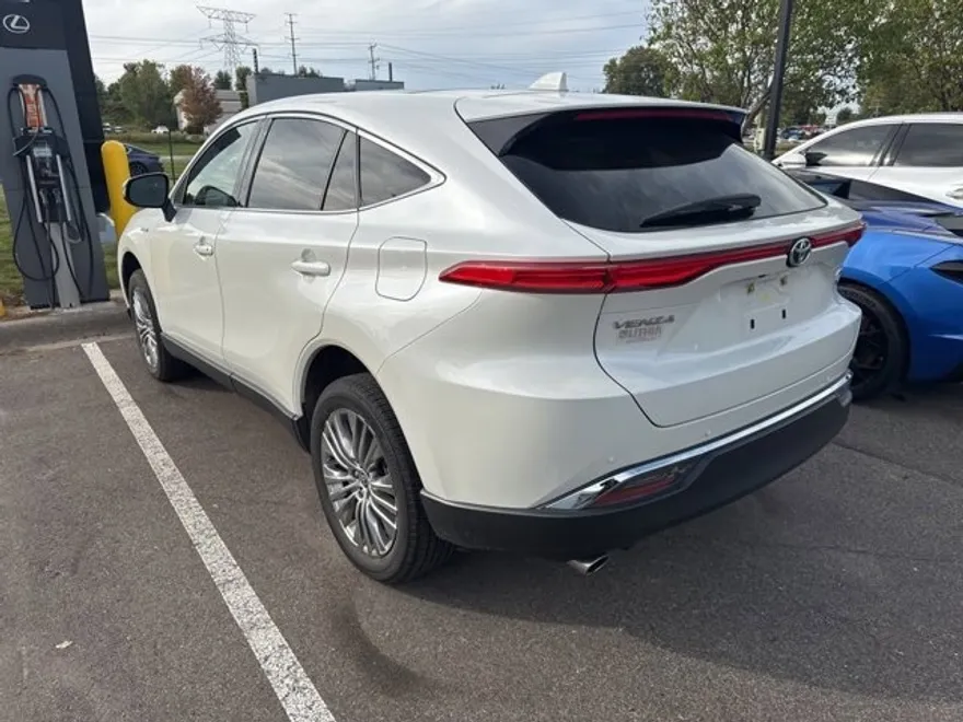 2021 Toyota Venza Limited photo 1