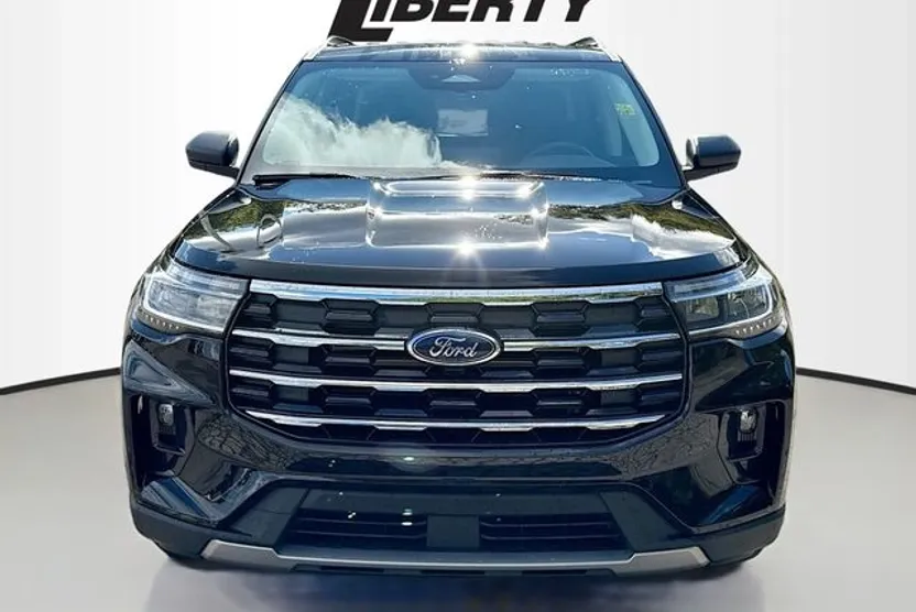 2025 Ford Explorer photo 1