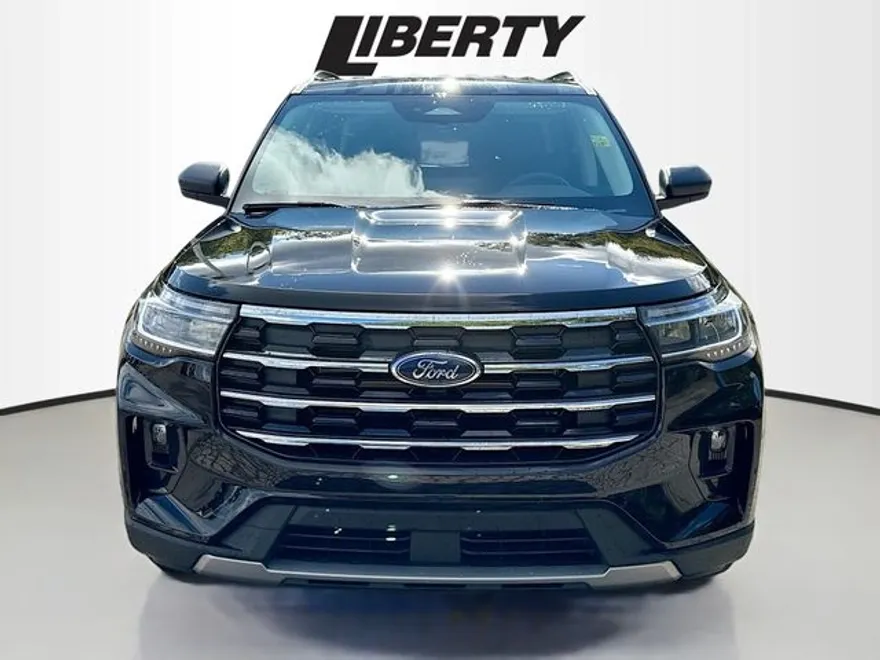 2025 Ford Explorer photo 1