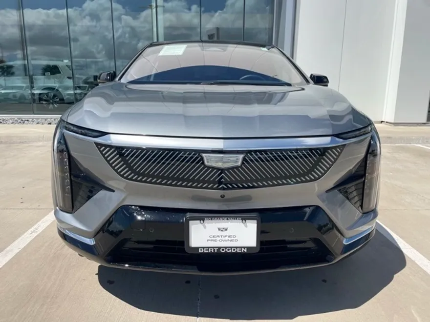 2025 Cadillac Optiq Luxury photo 1