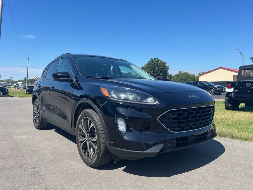 2022 Ford Escape SEL photo 1