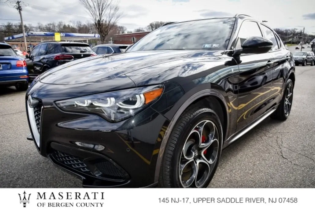 2024 Alfa Romeo Stelvio Ti photo 1