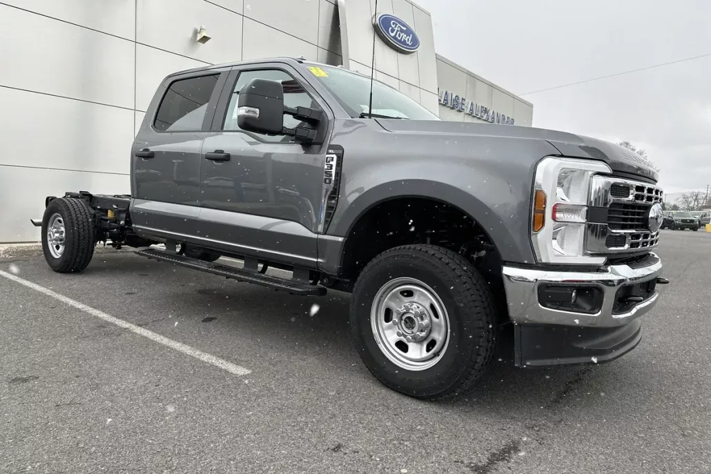 2024 Ford F-350 XL photo 1