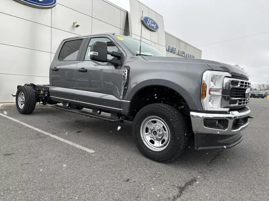 2024 Ford F-350 XL photo 1