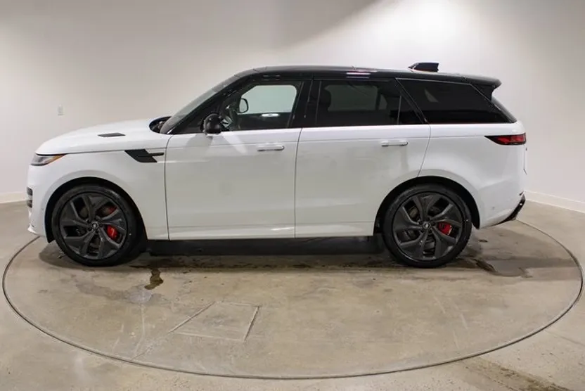 2025 Land Rover Range Rover Sport SE photo 1