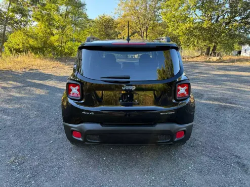 2016 Jeep Renegade Sport photo 4