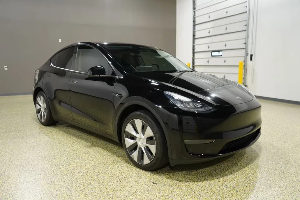 2023 Tesla Model Y Long Range photo 1